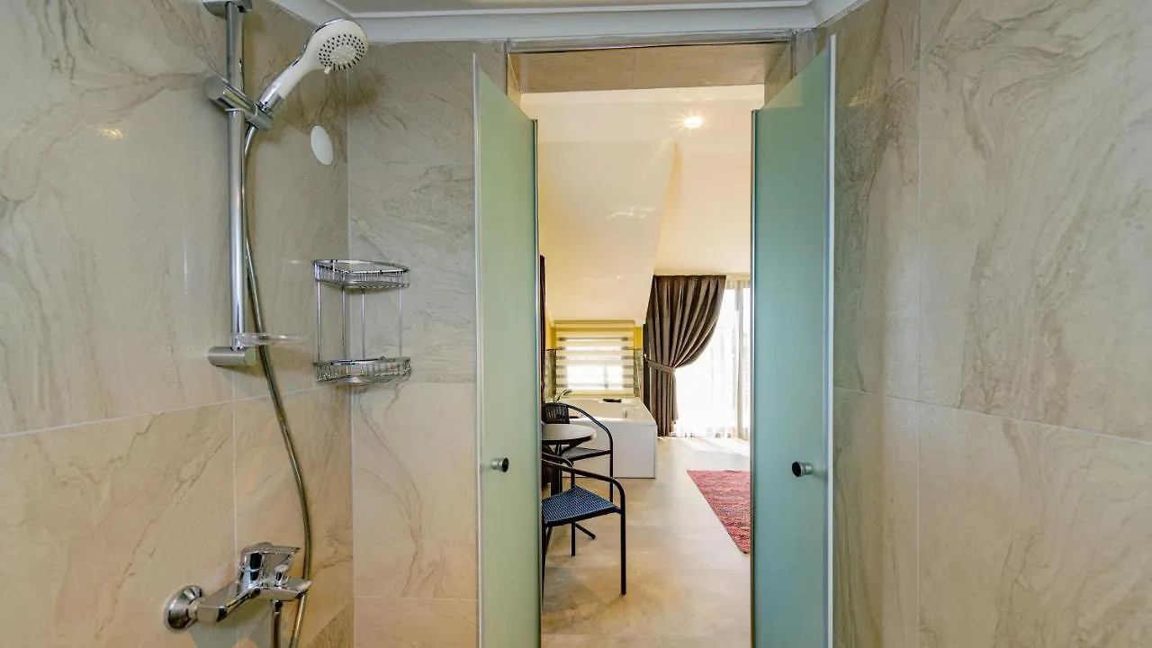 Soeguet 4 - 4 Bedroom With Jacuzzi In Fethiye