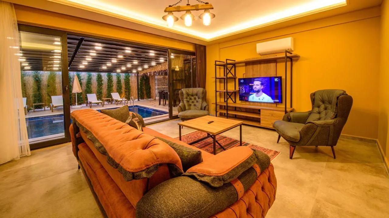 Soeguet 4 - 4 Bedroom With Jacuzzi In Fethiye