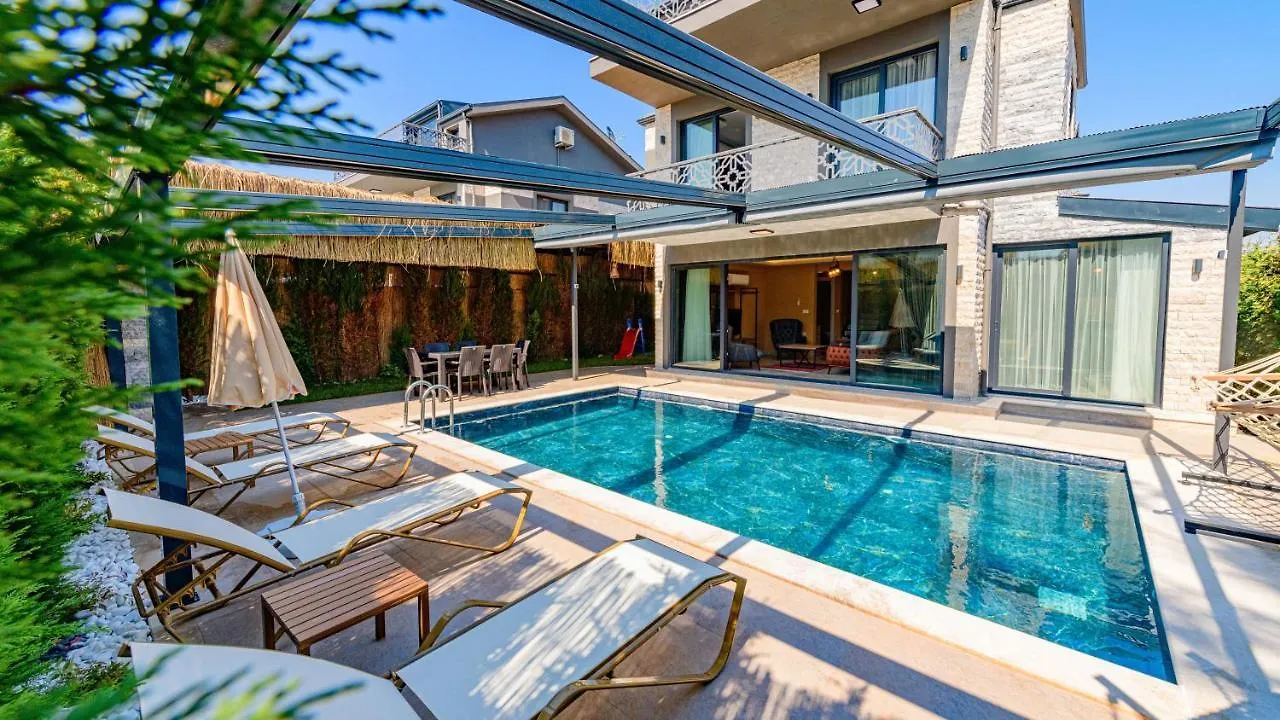 Soeguet 4 - 4 Bedroom With Jacuzzi In Fethiye Villa